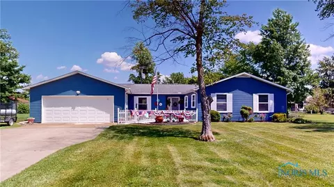 17 Adams Dr, Fremont, OH 43420