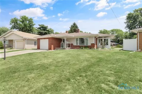 5854 E Heights Dr, Toledo, OH 43613