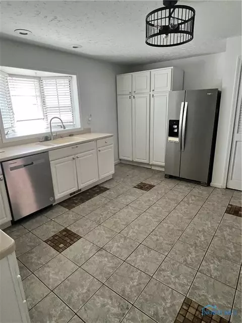 621 Noble Dr, Bryan, OH 43506 photo 4