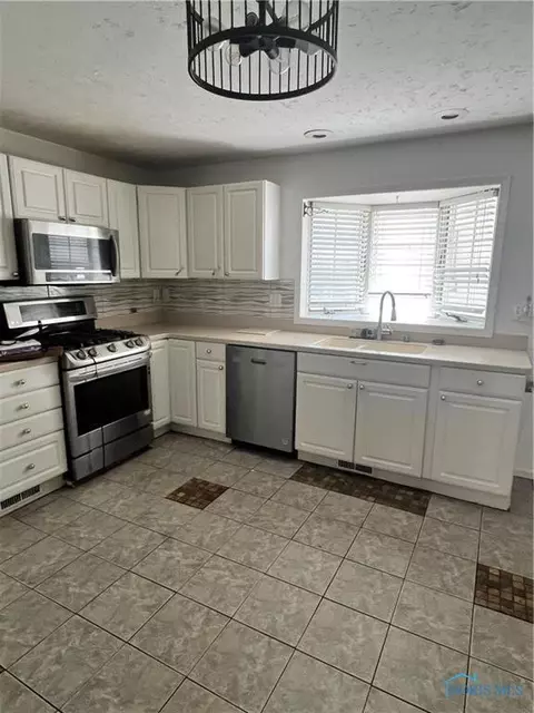 621 Noble Dr, Bryan, OH 43506 photo 5