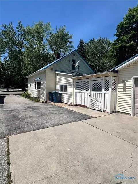 621 Noble Dr, Bryan, OH 43506 photo 2