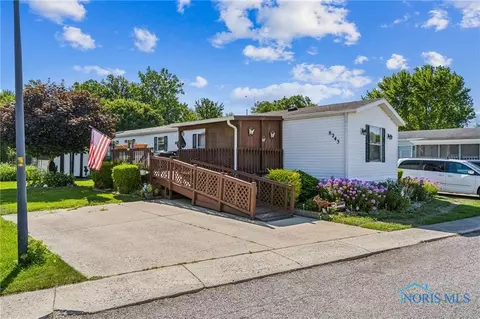 8243 Oakwood Dr, Findlay, OH 45840