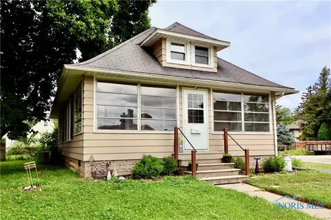 31 John St, Waterville, OH 43566