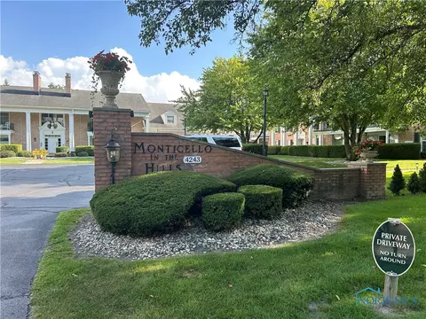 4243 W Bancroft St #202W, Ottawa Hills, OH 43615