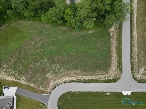 143 Coach House Loop, Bowling Green, OH 43402