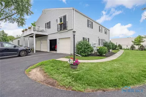 150 Quail Rd #36, Perrysburg, OH 43551