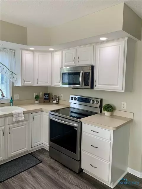 4262 E Waterbend Dr, Maumee, OH 43537 photo 12
