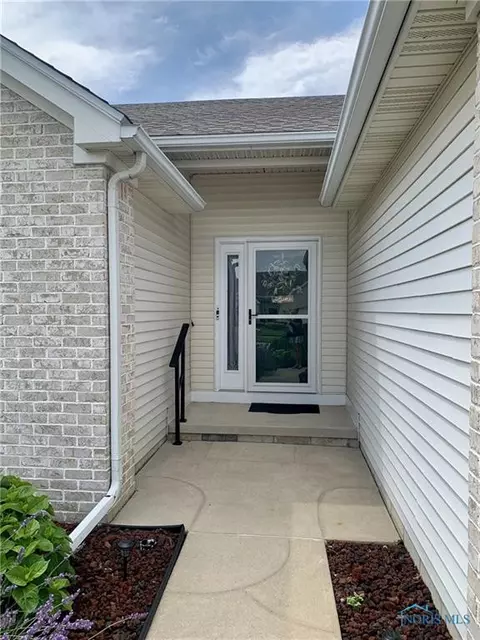 4262 E Waterbend Dr, Maumee, OH 43537 photo 3