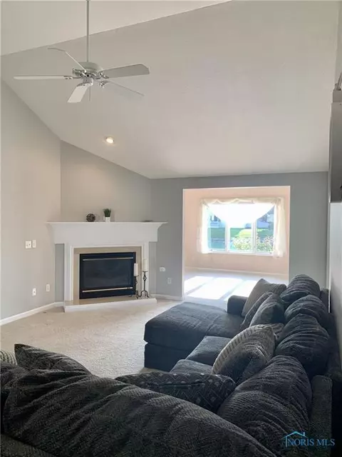 4262 E Waterbend Dr, Maumee, OH 43537 photo 8