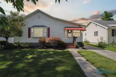 305 E Indiana Ave, Maumee, OH 43537