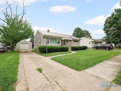 1242 Holgate Ave, Maumee, OH 43537