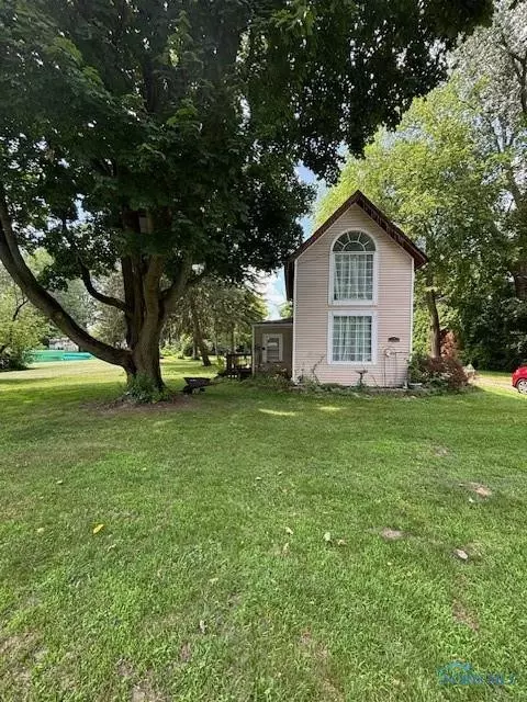 230 S Munson Rd, Swanton, OH 43558