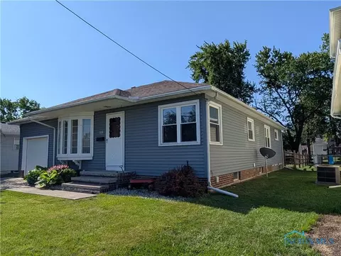 208 E Union St, Walbridge, OH 43465 photo 3