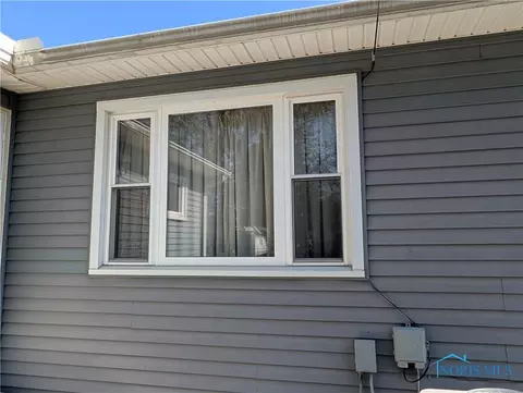 208 E Union St, Walbridge, OH 43465 photo 9
