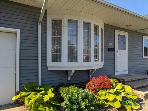 208 E Union St, Walbridge, OH 43465 photo 4