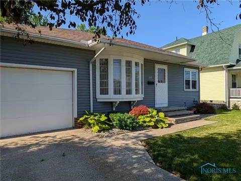 208 E Union St, Walbridge, OH 43465 photo 2