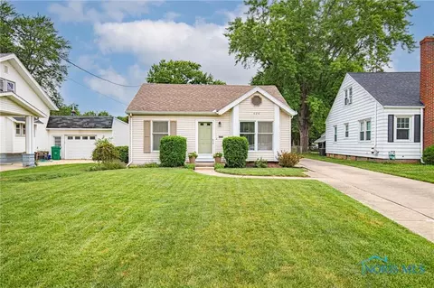 424 Hillside Dr, Rossford, OH 43460