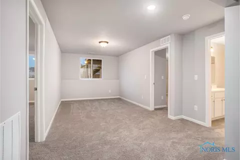 148 Meadowgate Dr, Walbridge, OH 43465 photo 10