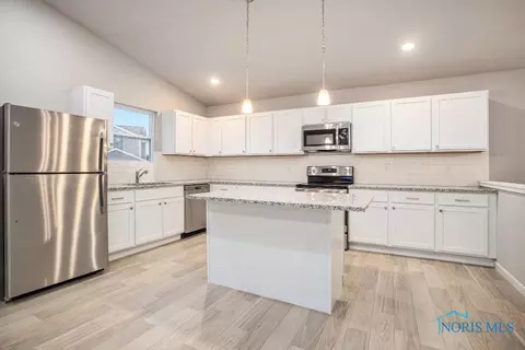 148 Meadowgate Dr, Walbridge, OH 43465 photo 5