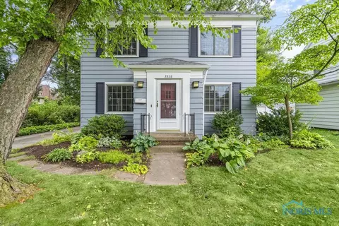 3328 Grimsby Pl, Ottawa Hills, OH 43606