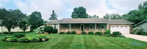 2463 Courtly Rd, Fostoria, OH 44830