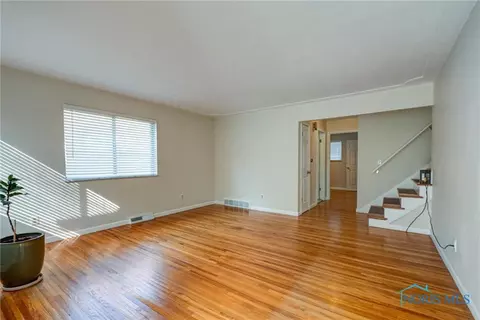 815 River Rd, Maumee, OH 43537 photo 3