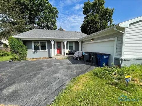 2158 Laurel Valley Dr, Toledo, OH 43614