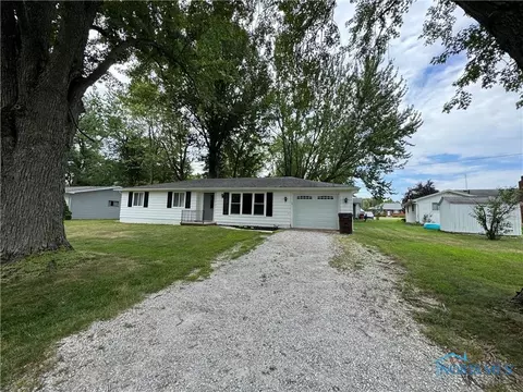 1712 Maumee Dr, Defiance, OH 43512