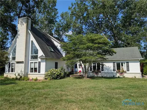 19579 Cross Creek Rd, Bowling Green, OH 43402