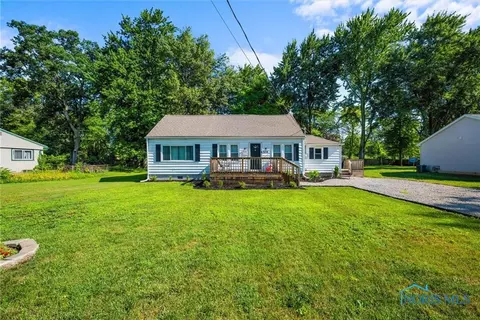 6006 Blossman Rd, Toledo, OH 43617