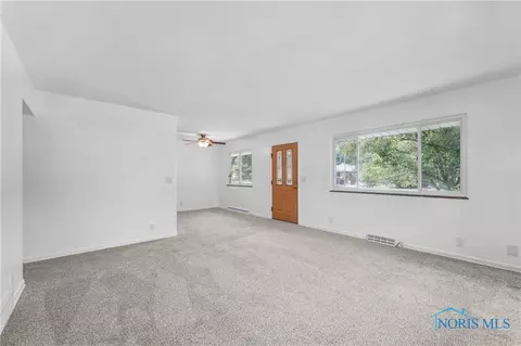 2831 E Glenn St, Toledo, OH 43613 photo 6