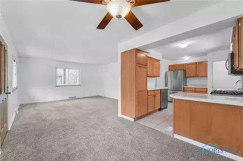 2831 E Glenn St, Toledo, OH 43613 photo 8