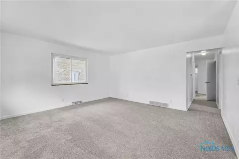 2831 E Glenn St, Toledo, OH 43613 photo 13