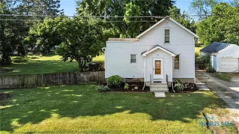 13 Eddy St, Luckey, OH 43443
