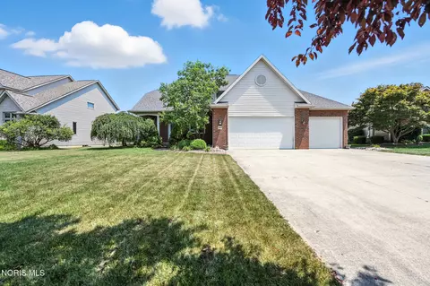 8405 Indian Lake Dr, Findlay, OH 45840