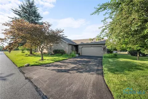 30 Meadowpond Dr, Perrysburg, OH 43551
