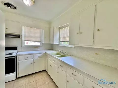 2901 Avondale Ave, Toledo, OH 43607 photo 9