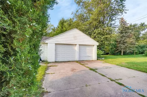 2901 Avondale Ave, Toledo, OH 43607 photo 3