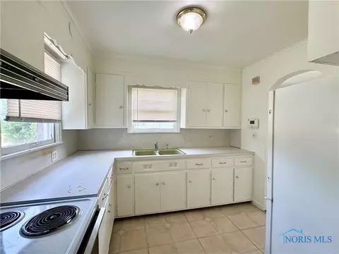 2901 Avondale Ave, Toledo, OH 43607 photo 8
