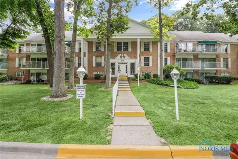 5679 Monroe St #808, Sylvania, OH 43560