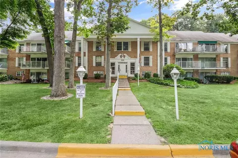 5679 Monroe St #808, Sylvania, OH 43560