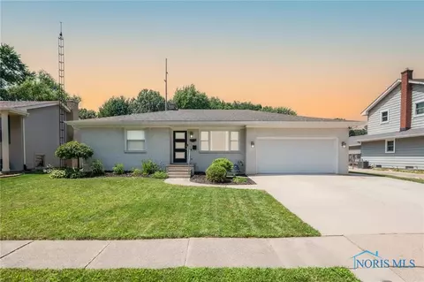 517 Meadow Springs Rd, Maumee, OH 43537