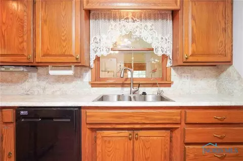 11218 Sunset Dr, Ottawa, OH 45875 photo 6