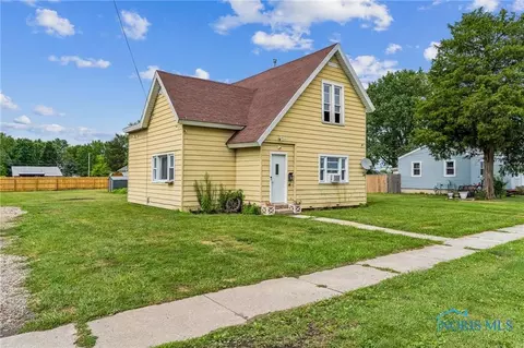 912 Mcdougal St, Fostoria, OH 44830