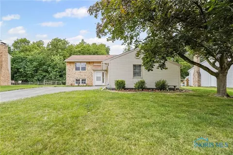 26889 Oakmead Dr, Perrysburg, OH 43551