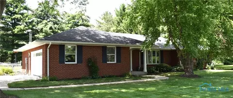 17129 N River Rd, Pemberville, OH 43450
