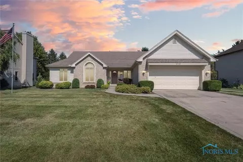 26768 Ottekee Dr, Perrysburg, OH 43551