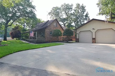 6945 Kranz Rd, Holland, OH 43528