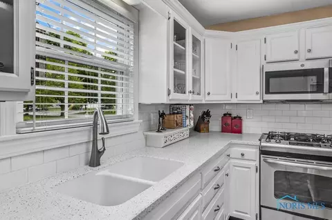 325 E Dudley St, Maumee, OH 43537 photo 19