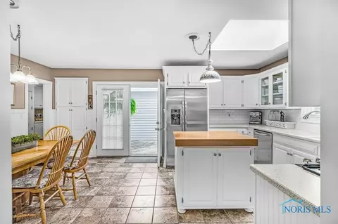 325 E Dudley St, Maumee, OH 43537 photo 13